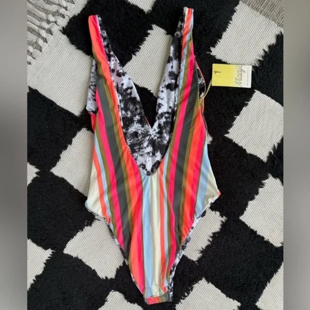 NWT Maaji Black and White Tie-Dye Swimsuit - Picture 2 of 11